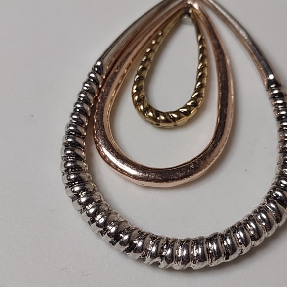 Very Long 39 Inch Chain With Tear Drop Shaped Pendant - Picture 4 of 9